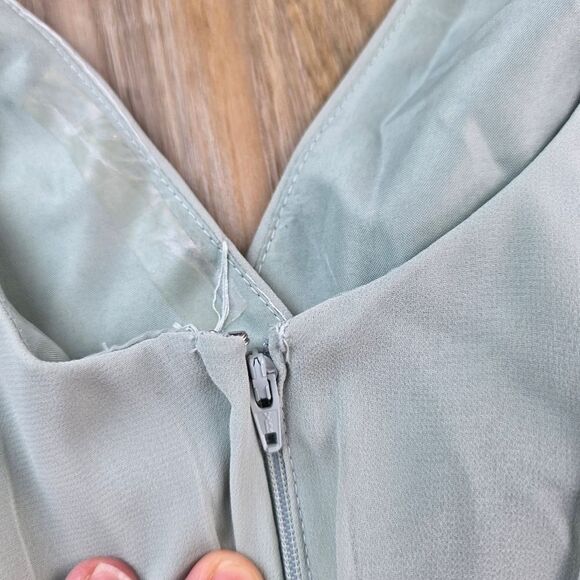 🍑David's Bridal Dusty Sage Green Flutter Sleeve Gown Size 6 - Picture 10 of 13